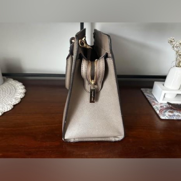 Michael Kors purse - Picture 3 of 4